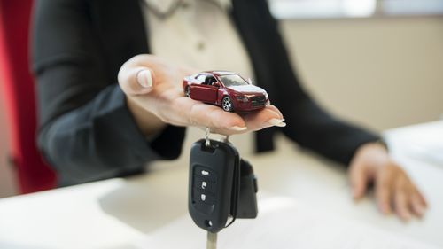 EXCLUSIV TechRider: Declinul puternic al pieței auto a lovit mai dur persoanele fizice decât firmele / APIA explică ce factori influențează decizia de cumpărare