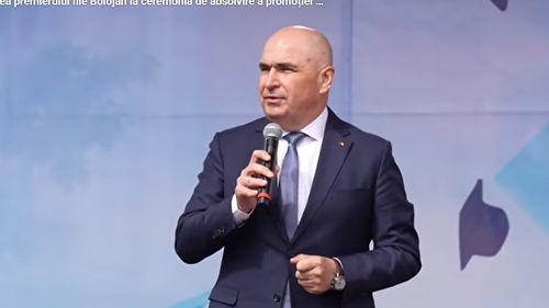 VIDEO: Ilie Bolojan, la ceremonia de absolvire a promoției 2026, organizată de Universitatea de Vest din Timișoara: Când ești student în 1989 și prinzi Revoluția, te impregnezi de acest spirit, de ce înseamnă libertate, dreptate, demnitate
