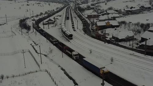 Coadă de camioane la Salina Dej / 5.500 de tone de sare s-au vândut într-o singură zi / E de aproape zece ori mai mult decât s-a vândut în întreaga iarnă trecută