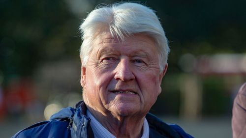 Tatăl premierului britanic anunţă că a demarat procedurile de solicitare a cetăţeniei franceze