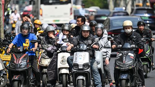 ANALIZĂ Cum propulsează scuterele electrice dezvoltarea bateriilor pe bază de sare în China / Acumulatorii Na-Ion sunt mult mai siguri decât cei Li-Ion și au performanțe mai bune când e frig
