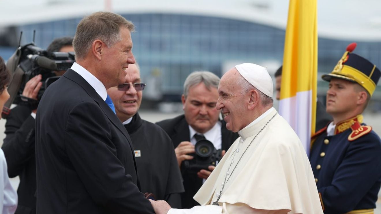 Președintele Iohannis, discurs alături de Papa Francisc: ”Pășim alături de Sanctitatea Voastră cu încredere pe această punte, pentru a clădi o lume a păcii și a împlinirii umane, o grădină a Maicii Domnului pentru toți”