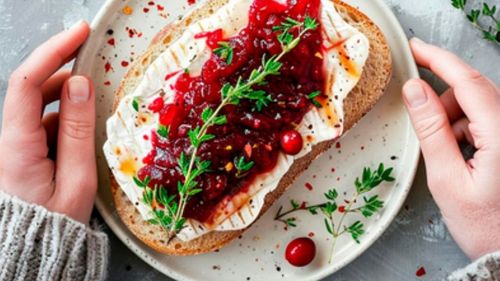 Ce putem pune iarna pe bruschette? De la ciuperci sotate și brânză de capră cu fructe la gorgonzola și ricotta cu nuci și miere