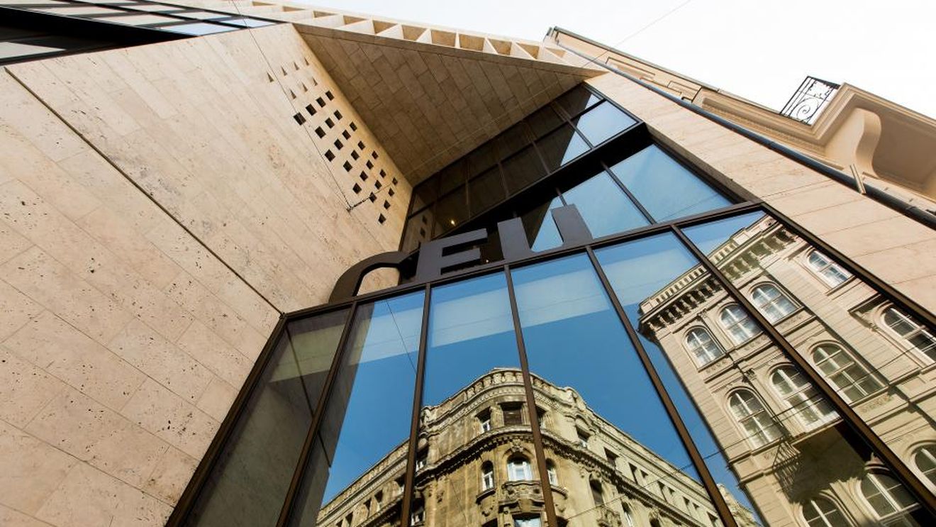 Budapesta: Universitatea Central Europeană, înființată de Soros, anunță că își mută cursurile în Viena