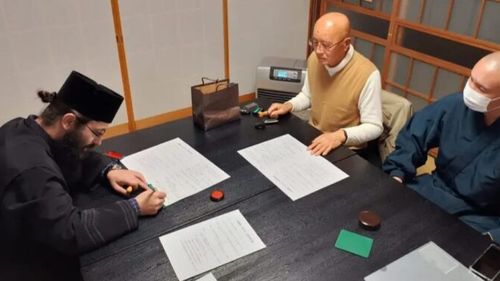 Se deschide primul cimitir ortodox în Japonia: o biserică din lemn din România va servi drept capelă