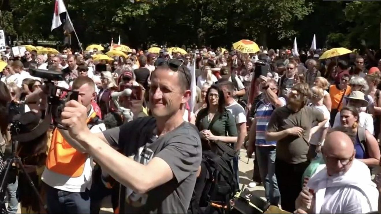 VIDEO Câteva sute de persoane au protestat la Bruxelles împotriva restricţiilor antiepidemice