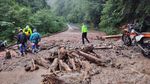 Traficul pe Transalpina rămâne restricționat după ploile abundente / Circulația se desfășoară pe un singur fir, alternativ