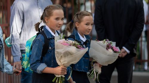 Sute de copii ai emigranților, reînmatriculați în școlile brașovene / ”Sunt și probleme de adaptare pentru că, din păcate, limba română nu mai este vorbită în foarte multe familii”