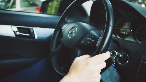 Cetăţenii din ţările NATO și ale Organizaţiei pentru Cooperare şi Dezvoltare Economică pot conduce automobile în România fără permis internaţional