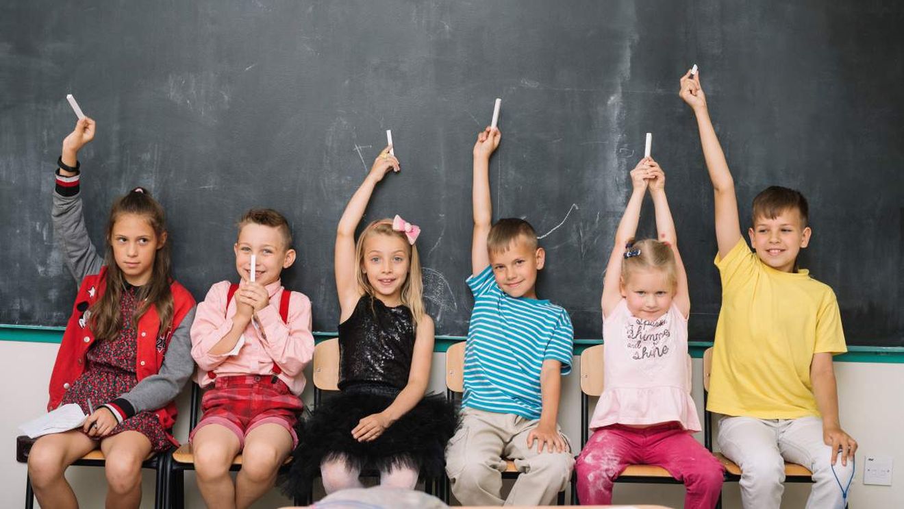 GRAFIC: Populația de vârstă școlară din România va scădea cu 30% până în anul 2080. După anul 2050 scăderile se atenuează, potrivit Eurostat