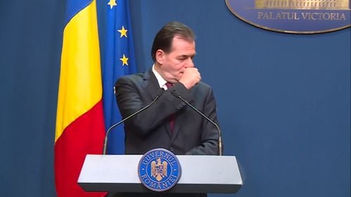 VIDEO Ludovic Orban a tușit în pumn în timpul conferinței de presă. Specialiștii recomandă oamenilor să tușească și să strănute în pliul cotului