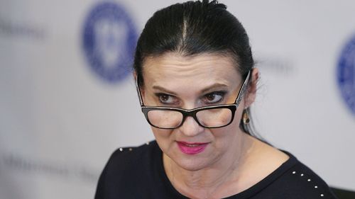 BREAKING Sorina Pintea, fost ministru al Sănătății, anchetată de DNA într-un dosar de achiziții publice, în urma unui flagrant / Procurorii au găsit în biroul ei 120.000 de lei