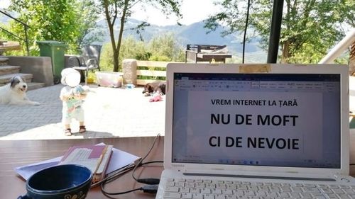 Grupul - fenomen ”Mutat la țară” a strâns 100.000 de membri și a demarat inițiativa „Vrem internet la țară”. Proiectul guvernamental Ro-NET e în mare întârziere