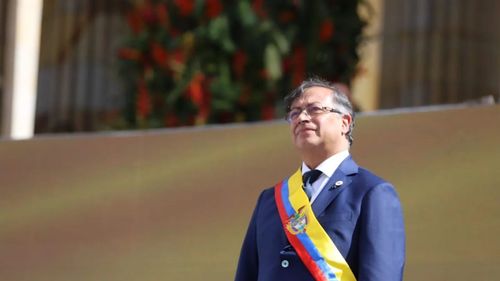 Sute de oameni fără adăpost din Columbia iau cina la palatul prezidențial / Președintele nu e prezent
