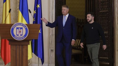 Guvernele român și ucrainean să rezolve fără întârziere problema distincției artificiale dintre limba română și „limba moldovenească”, au decis președinții Iohannis și Zelenski / Ședință comună a celor două guverne, la Kiev