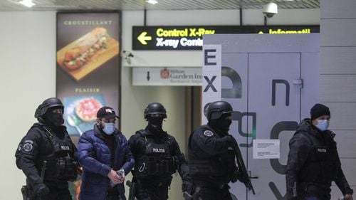 Pedeapsă cu închisoare de la 6 luni la 5 ani pentru cămătari, proiect adoptat tacit de Senat. Urmează votul deputaților