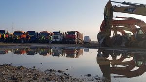 VIDEO Grevă pe Lotul 2 al Autostrăzii Sebeș-Turda. Lucrări oprite și zeci de utilaje blocate pe șantier din cauza plăților restante către subcontractor