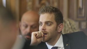 Accident în Prahova în care a fost implicat autoturismul lui Ilan Laufer/ Politicianul împreună cu membrii familiei sale, transportați la spital