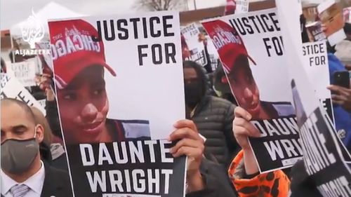 Polițista care a împuşcat un tânăr de culoare şi şeful poliţiei din Brooklyn Center şi-au prezentat demisiile, pe fondul protestelor / Daunte Wright fusese oprit pentru un control de rutină în trafic, iar Poliția a susținut că agenta ar fi scos din greșeală pistolul