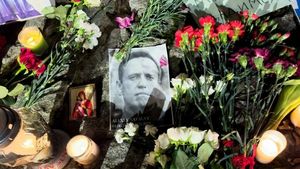 Mama lui Alexei Navalnîi s-a recules la mormântul fiului său