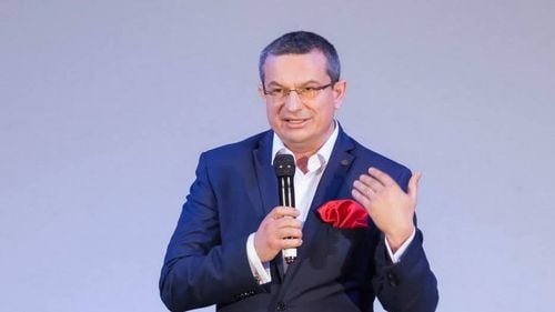 Csaba Asztalos: Vindem iluzii cu notele. Discriminarea nu ar rezulta din anularea examenelor din cauza pandemiei, ci din faptul că nu există un sistem de notare unitar / Soluția ar fi să se introducă teze unice