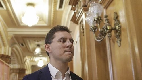 Victor Negrescu dă semnul că s-a răzgândit în privința demisiei confirmate de Plumb și Teodorovici și își arogă crearea unui presupus format de cooperare România - Germania - Franța