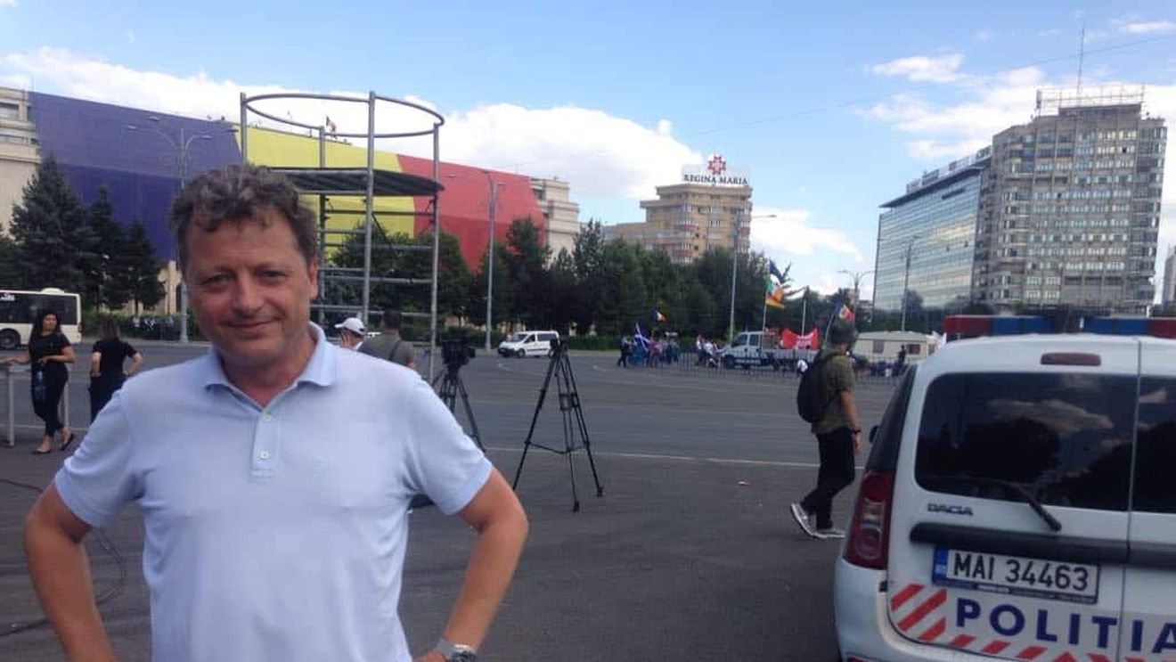 VIDEO Reporter la televiziunea publică austriacă: Trei jandarmi îl urmăreau pe cameramanul meu, l-au împins și l-au lovit fără nici un motiv. L-au lăsat să plece abia după ce i-au aplicat cinci sau șase lovituri