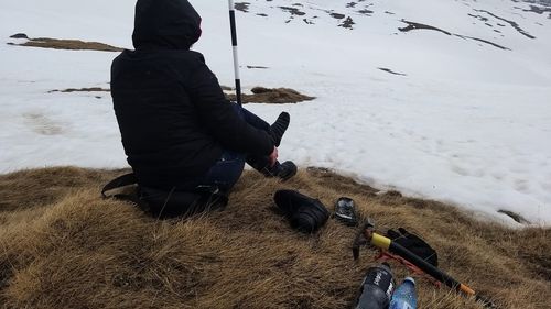 FOTO Salvamontiștii au intervenit pentru a recupera două femei de pe traseul Babele - Crucea Eroilor / Una dintre femei a rămas fără încălţăminte şi a mers desculţă prin zăpadă