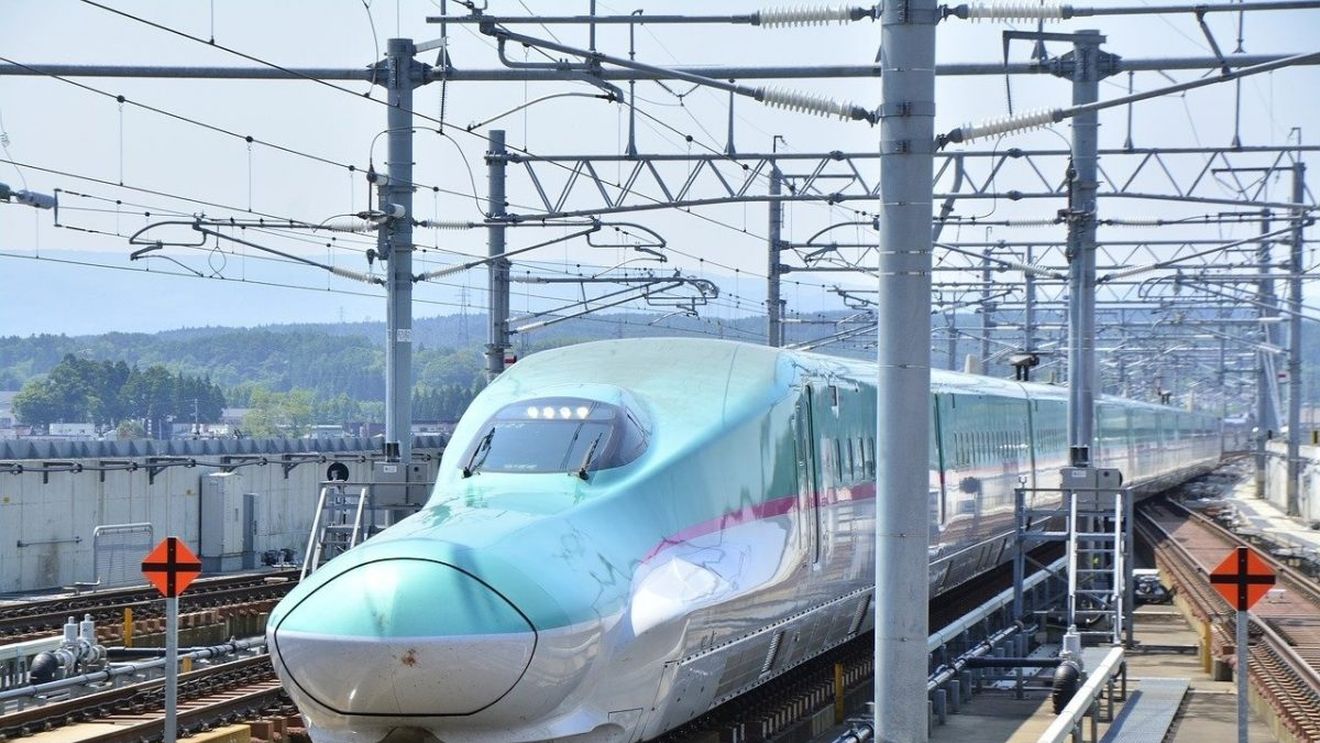Conductorul unui tren japonez de mare viteză a plecat la toaletă în timp ce trenul rula cu 150 km/oră / Cazul este anchetat pentru că trenul a întârziat un minut