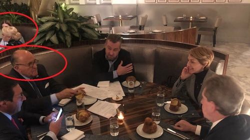 Politico: Dăncilă a cinat lângă controversatul Rudy Giuliani în hotelul lui Donald Trump din Washington în luna martie