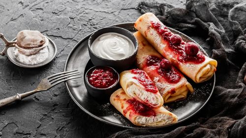 Desert cald: Rețetă de clătite la cuptor cu brânză de vaci / Ai nevoie de doar câteva ingrediente