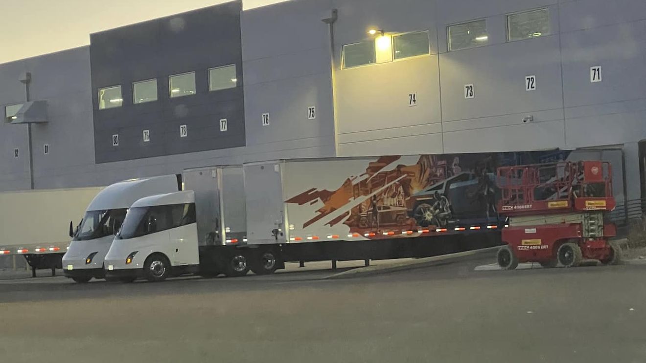 PepsiCo intenţionează să folosească 100 de camioane electrice Tesla Semi în 2023 / o subvenţie federală de 40.000 de dolari per vehicul ajută la compensarea unei părţi a costurilor