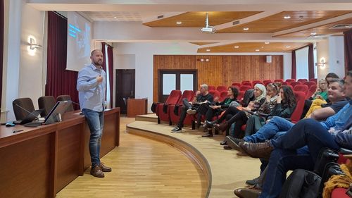 Conținut și independență financiară în presă: Cuvinte cheie în super anul electoral/ Dezbatere la Sibiu cu media locală