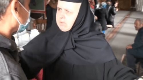 Patriarhia: Indivizi cu accese patologice de furie și ură au descins la mănăstirea din Hunedoara, cu telefoanelele „armate” pentru a vâna posibile ilegalitați ecleziastice pe vremea stării de alertă, pentru ca apoi să se declare maltratați