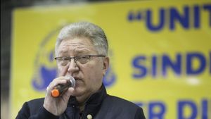 EXCLUSIV STENOGRAME DNA Piedone către Rădoi: „După ce o să învii, îmi dai şi mie o jumate de staţie la Izvor? Rădoi: O juma de staţie întreagă îţi dau!” / Rădoi ar fi subînchiriat spaţiile comerciale de la metrou cu sume între 5000 şi 200.000 de euro