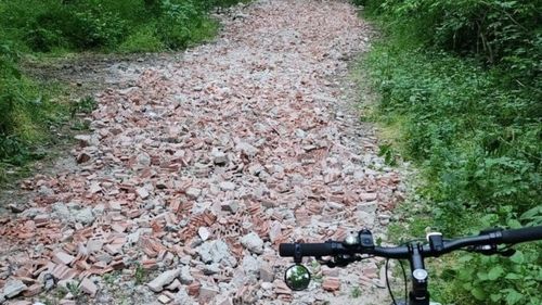 O zonă de agrement din apropierea Iașului, îngropată în moloz / Asociații de mediu cer desemnarea zonei Ciric ca arie protejată