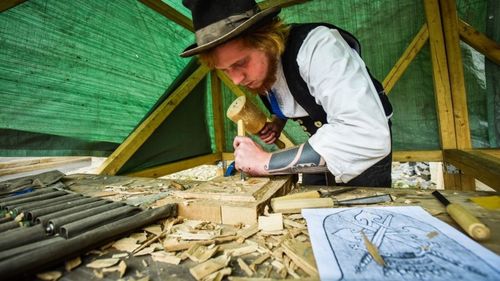 Calfele Călătoare, care restaurau cimitire vechi şi troiţe, reiau activitatea în Mureș, după 300 de ani / ”Plecarea va fi de la Gâmbuţ şi întoarcerea tot la Gâmbuţ, pentru că altfel nu putem dovedi că pământul e rotund”