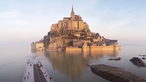 Franța: 36.000 de persoane au vizitat abaţia Mont-Saint-Michel, într-o singură zi / Abaţia şi dependinţele sale sunt incluse pe lista monumentelor istorice încă din 1862