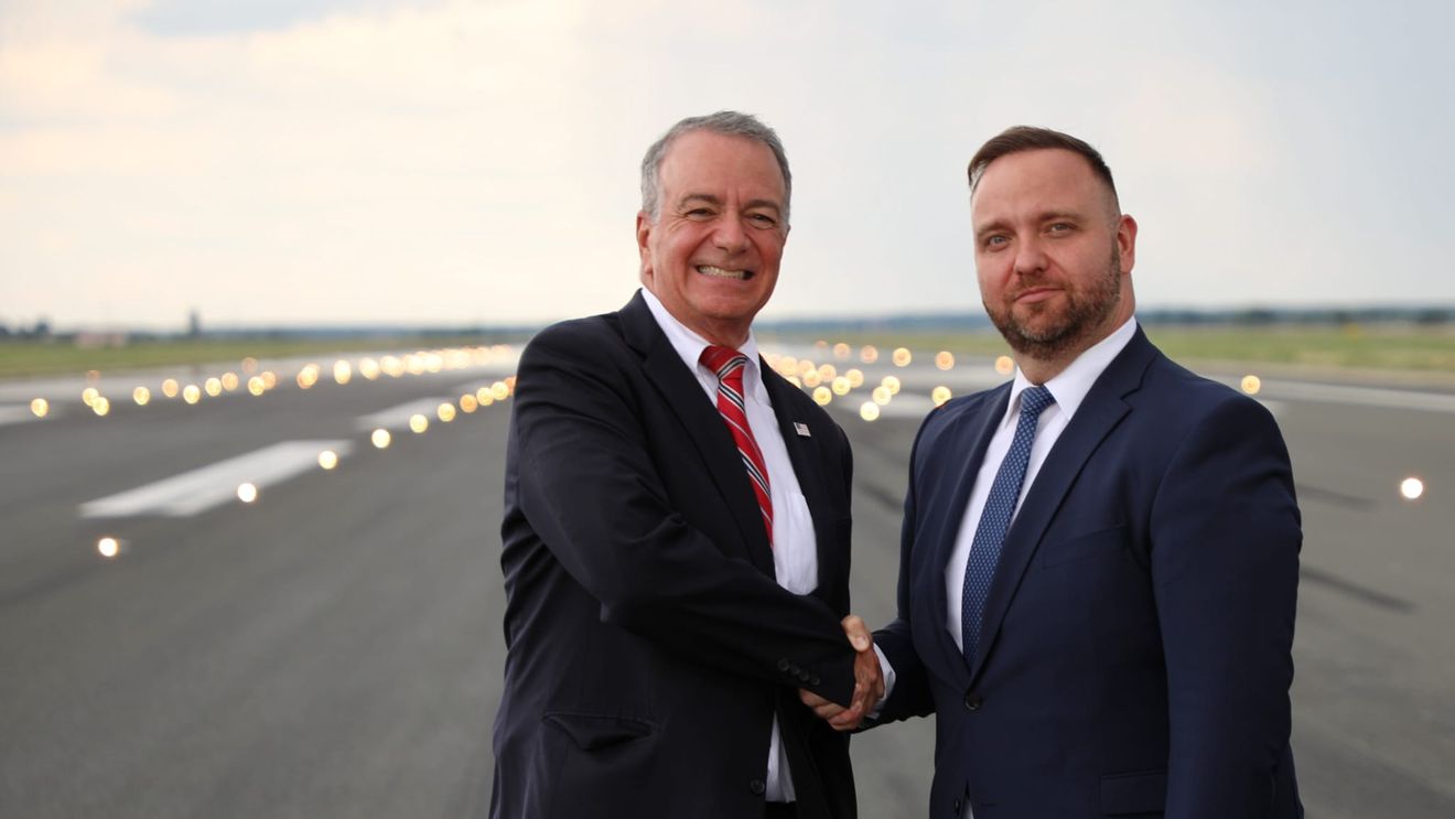 Directorul general al Companiei Naționale Aeroporturi București s-a întâlnit cu ambasadorul Statelor Unite ale Americii în România / Vizita ambasadorului SUA, un nou pas în consolidarea cooperării în domeniul aviației