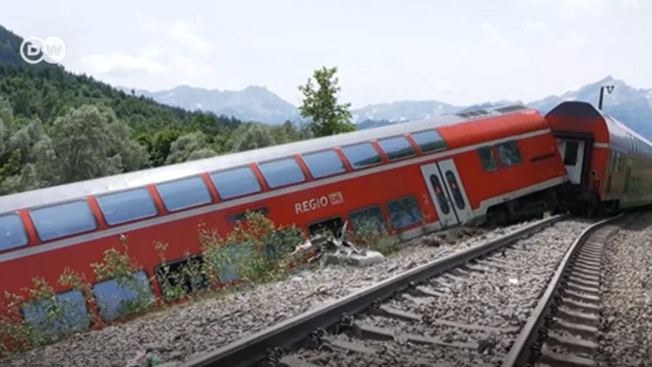 Cel puțin patru morți și zeci de răniți, după ce un tren a deraiat în Germania, în landul Bavaria