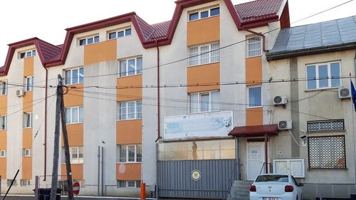 Doza zilnică de râs. Cum a încercat un deținut din Penitenciarul Botoșani să facă rachiu în celulă