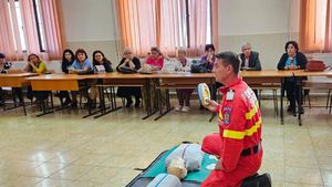 Peste 250 de persoane din județul Olt au urmat până în prezent programul de voluntariat „Salvator din pasiune” / Cei mai mulţi dintre voluntari sunt liceeni