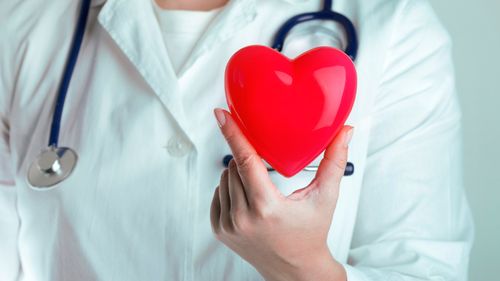 5 cardiologi de top împărtășesc exact ce mănâncă și beau într-o zi. Alegerile unora, precum cafeaua la ore târzii, surprind