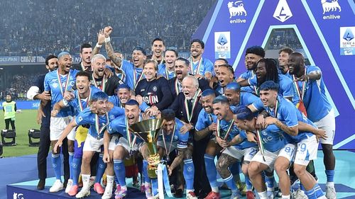 VIDEO Napoli cucerește Lo Scudetto după o luptă cot la cot cu Inter / Fanii au împânzit orașul pentru a sărbători