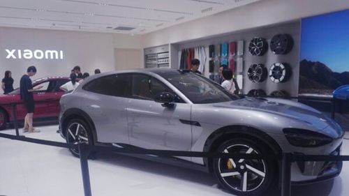 Xiaomi lansează SUV-ul electric YU7, competitor direct pentru Tesla Model Y