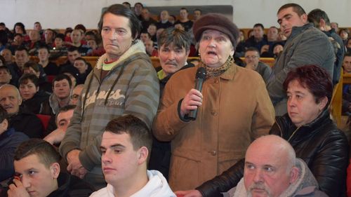 REPORTAJ Cum gândesc localnicii din Ditrău: Proprietarii firmei nu ne vor pe noi, ci pe oamenii pe care îi aduc din străinătate/ Trec patru-cinci ani, ne trezim că un sfert din casele din Ditrău sunt locuite de oameni de culoare. De asta ne temem noi, nu doar de cei doi sri- lankezi