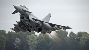 Aeronave Eurofighter Typhoon britanice au aterizat la Mihail Kogălniceanu, de unde vor efectua misiuni de Poliție Aeriană
