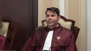 Judecătorul CCR Gheorghe Stan zis Geani boicotează ședințele CCR în condițiile în care are un interes direct să nu treacă reforma pensiilor magistraților: Soției lui judecătoare i s-ar tăia pensia dacă legea ar fi declarată constituțională