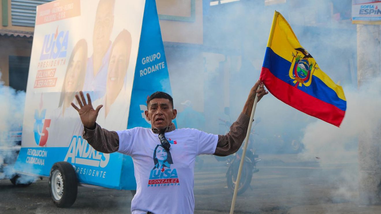 Alegeri în Ecuador, la mai bine de o săptămână de la asasinarea unui candidat prezidenţial / Cine este favorit dintre cei opt candidați
