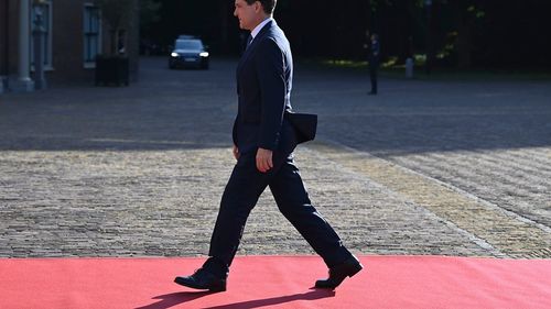 Președintele Nicușor Dan a depus o coroană de flori la Monumentul ”Crucificare” din Timișoara dedicat eroilor Revoluției anti-comuniste din 1989